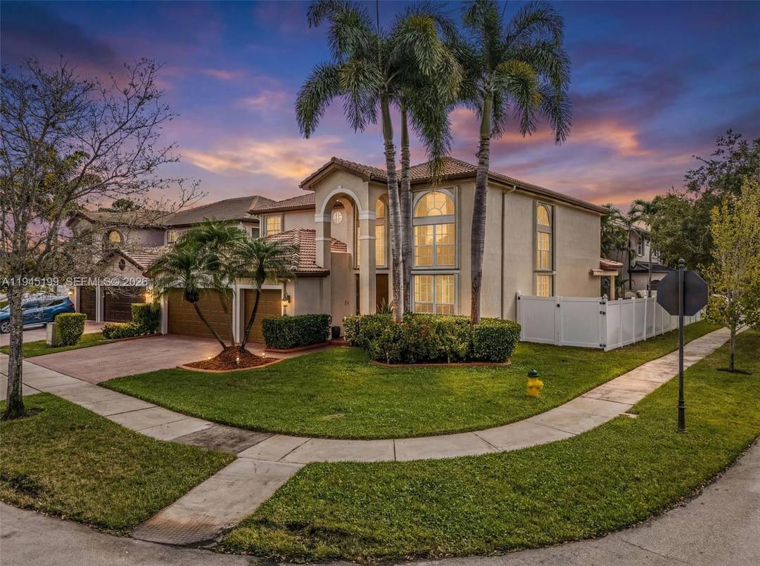 This BEAUTIFUL 4 Bdrm 2. 5 bath home is waiting for you !