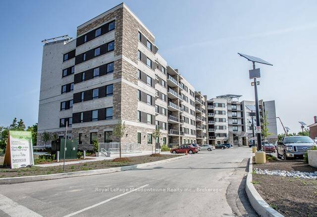 2 bedroom, 2 bath honeydew model 1122 Sq Ft in sought after Greenlife West 'Eco building.