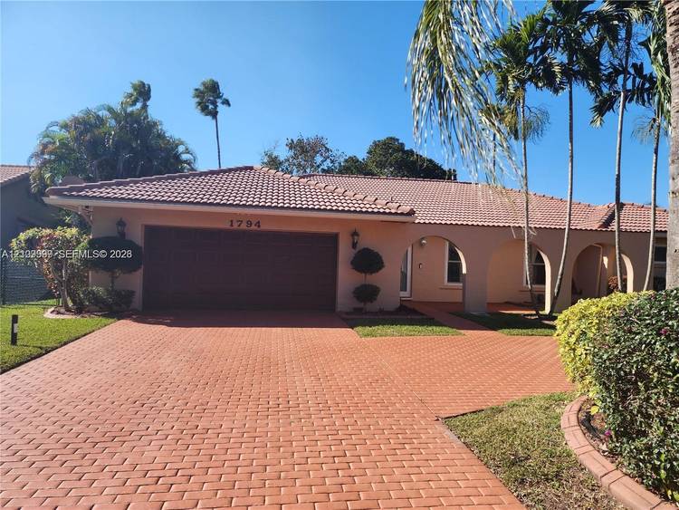 Desirable 5 2. 5 single story in family friendly Cypress Run.