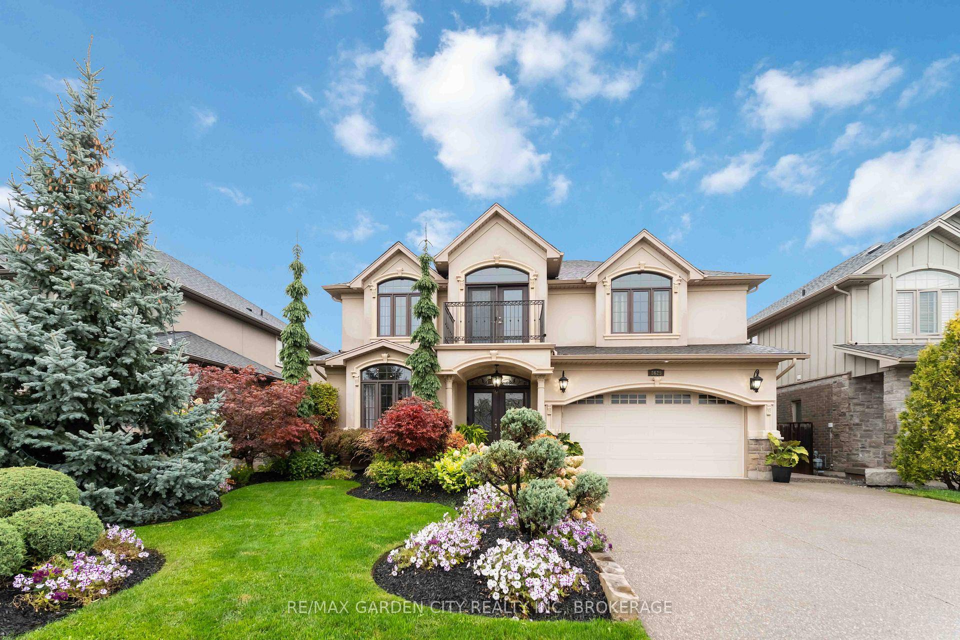This Custom built by Weins Construction 2 story balances luxury, comfort and wow factor.