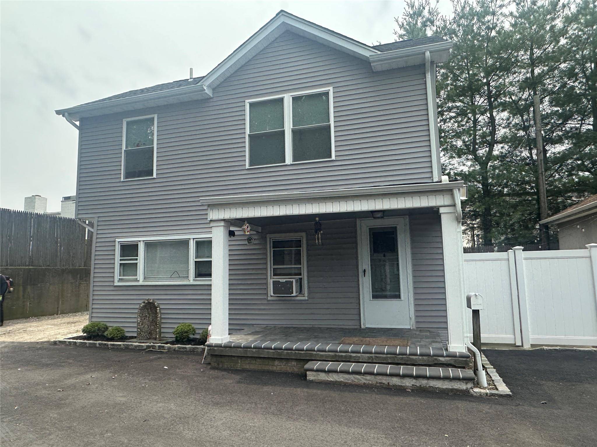 Welcome to 8 Valentine Ave in Glen Cove !
