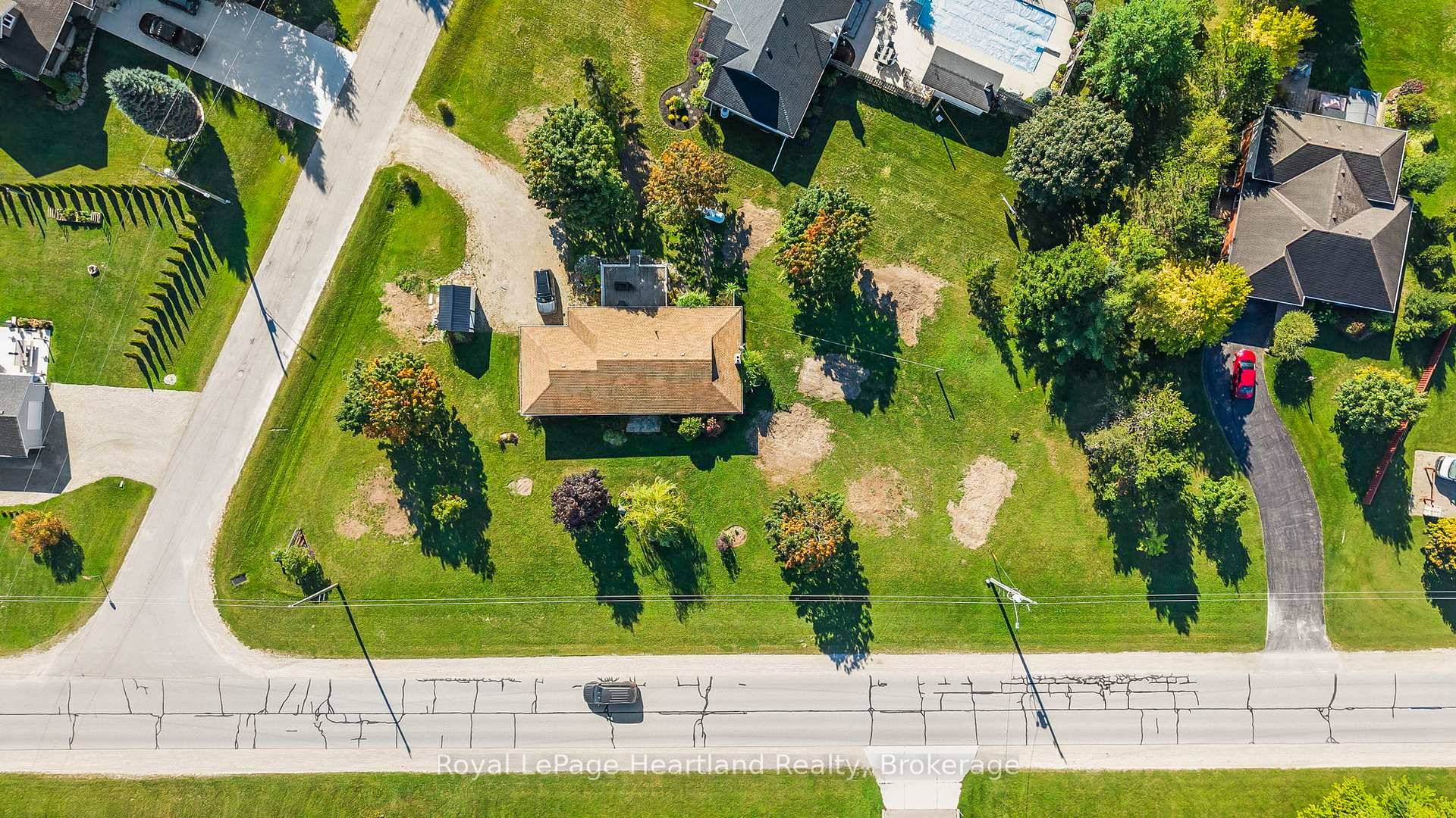 Discover serene living in this beautifully maintained 4 bedroom, 2 bathroom bungalow, perfectly set on a spacious acre property in a peaceful neighbourhood.