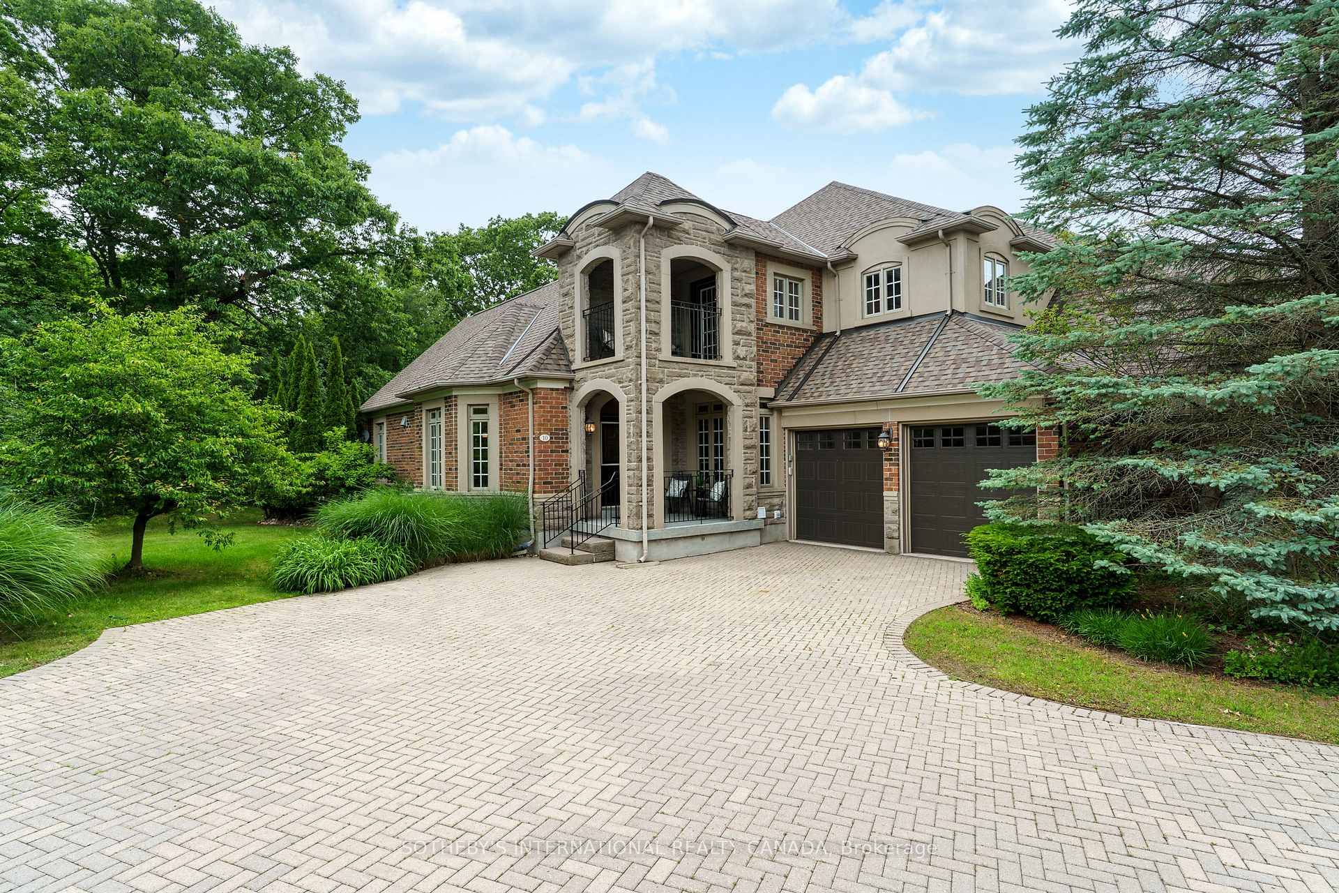 Welcome to 10 Kendrick Crescent, a truly spectacular end unit townhouse in the prestigious gated community of Wycliffe Gardens, one of Auroras most sought after enclaves.