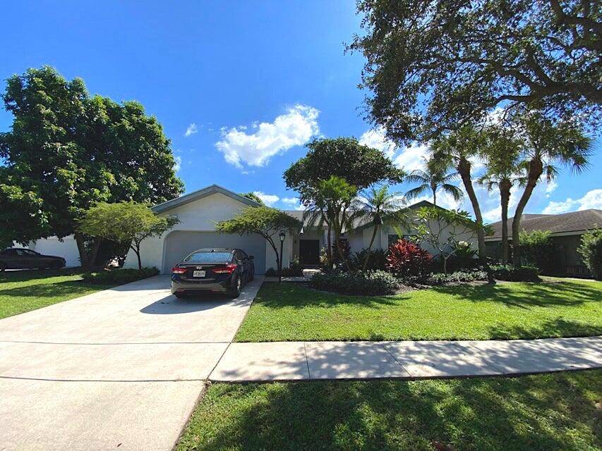 SIMPLE FAST RENTAL ! Spacious, beautiful 4 bedroom, 2.