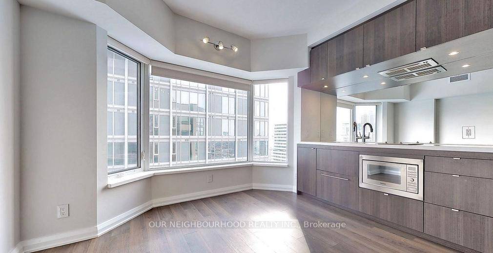 Stunning Yorkville One Bedroom in Iconic Address Unbeatable Value !