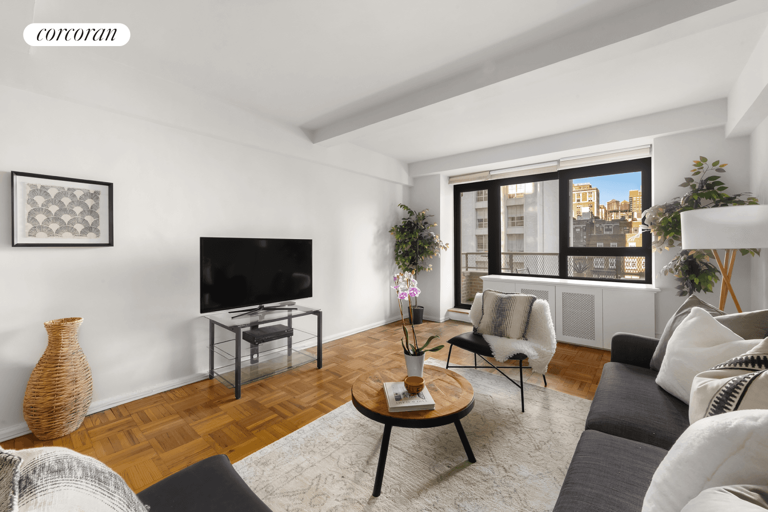 Discover the potential of Residence 9A, a gracious two bedroom, two bathroom co op in the heart of the Upper East Side, just off Park Avenue.