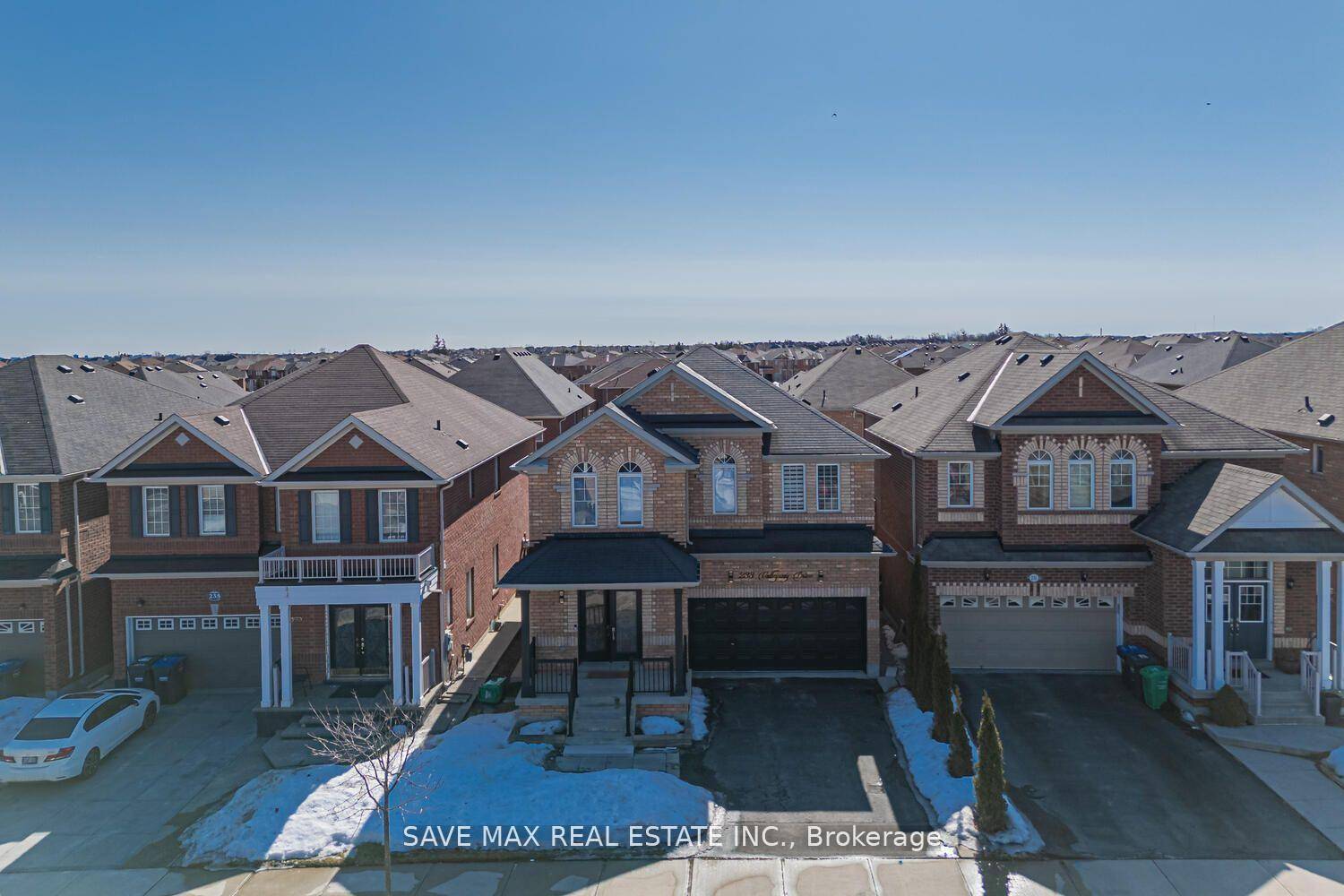 Stunning fully upgraded home in prestigious Credit Valley !