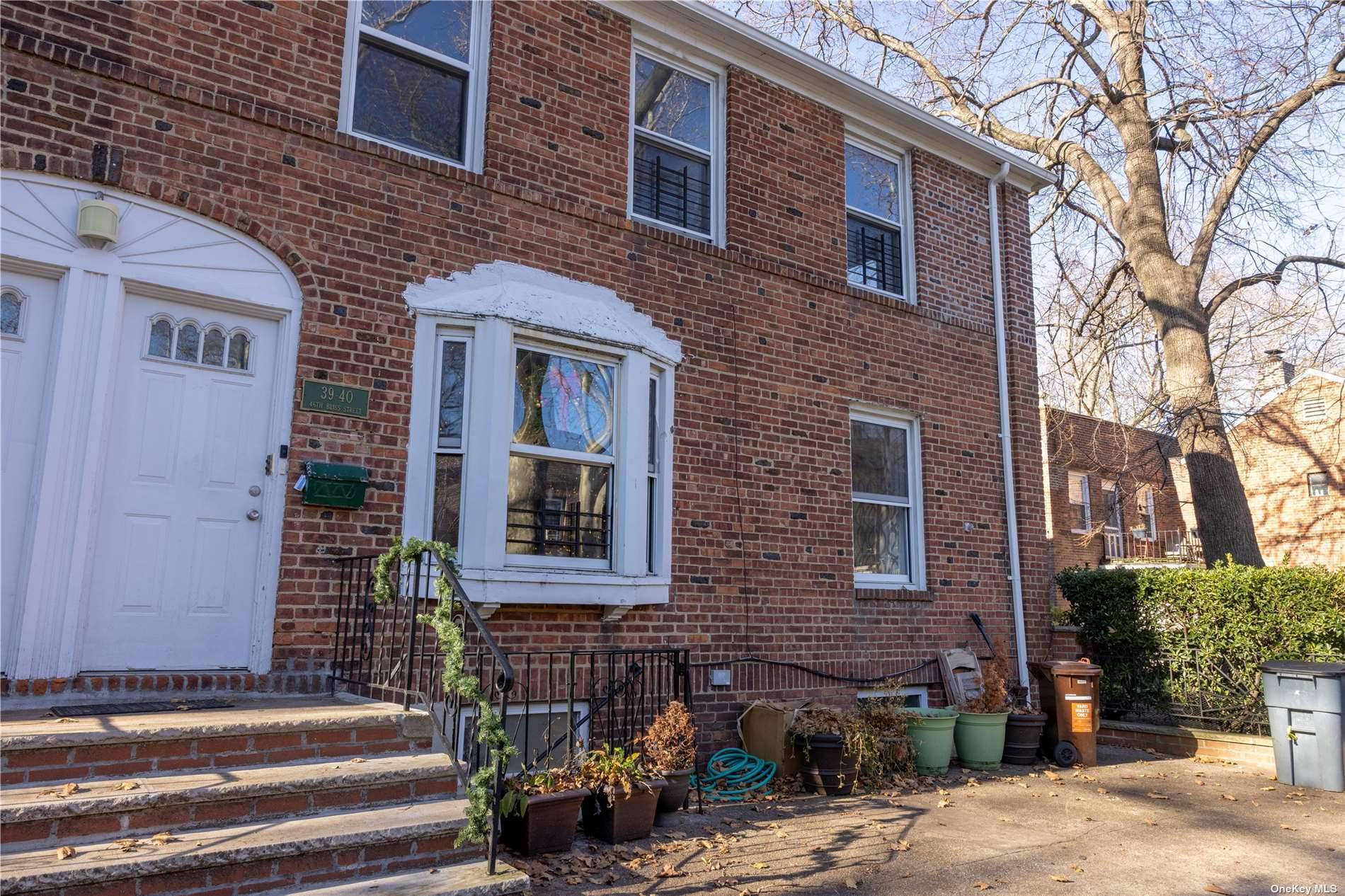 Are you looking for a great opportunity to live in a desirable location ?