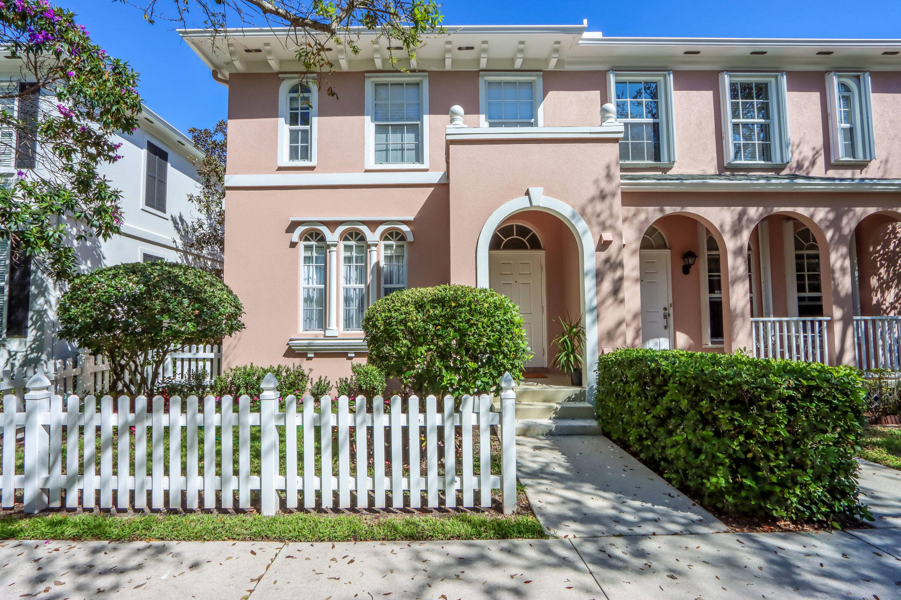 Fabulous 3BR 2BA with a POOL in the heart of Abacoa !
