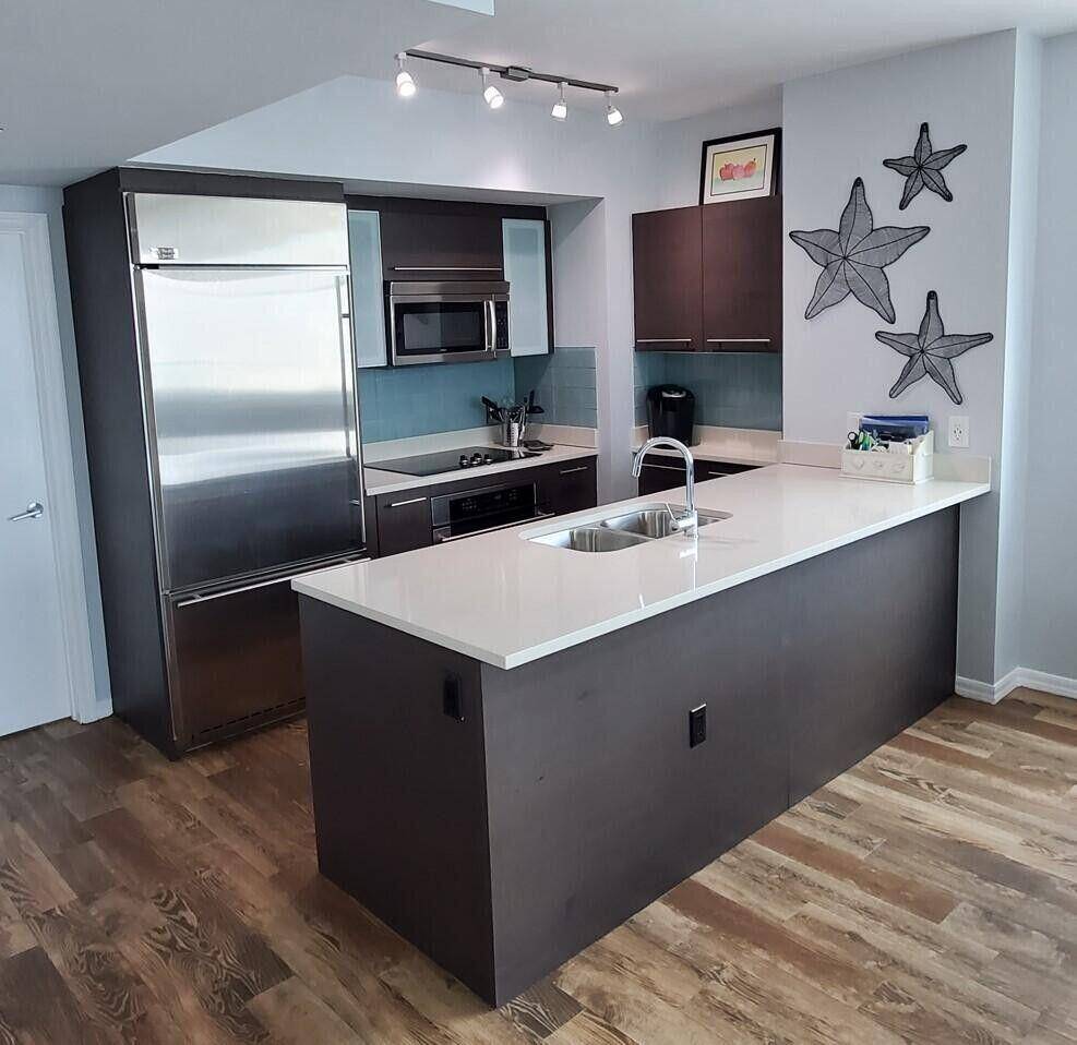 Must see this beautiful fully furnished 2 bedroom 2 bathroom corner unit with spectacular views of Miami River, Miami Circle, Miami night life and more.
