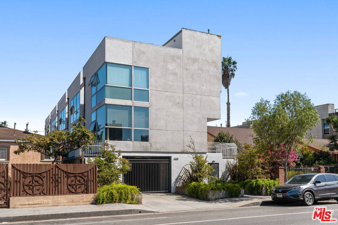 660 Rose AVE 1BR Marina Del Rey La