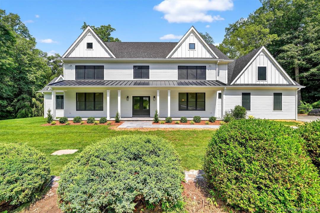 NEW CONSTRUCTION ! Spectacular Custom Built Home in an Established Cul De Sac This exceptional four bedroom residence, meticulously crafted by a renowned local builder, offers the perfect blend of ...