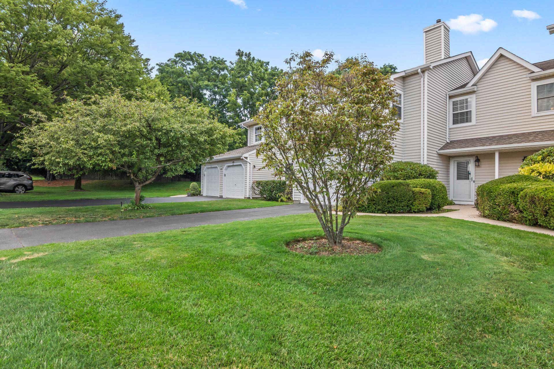 Beautifully Updated Birch Model In The Highly Sought After The Lakes Community.