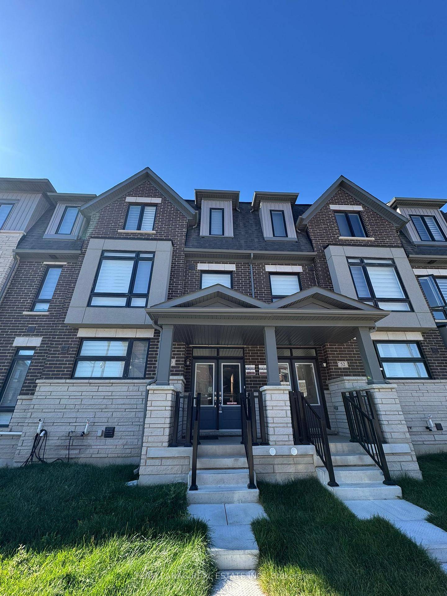 3 Storey Townhome in Prime Location !