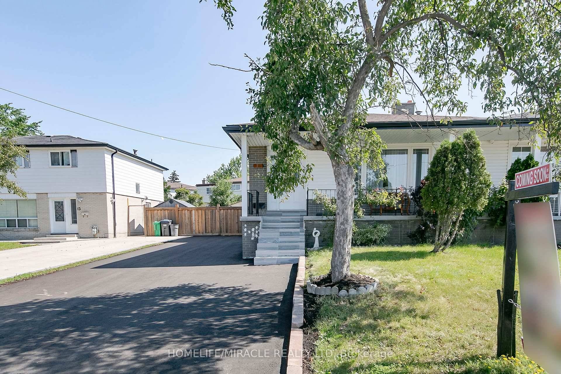 Fully updated ! ! Ready to move in !