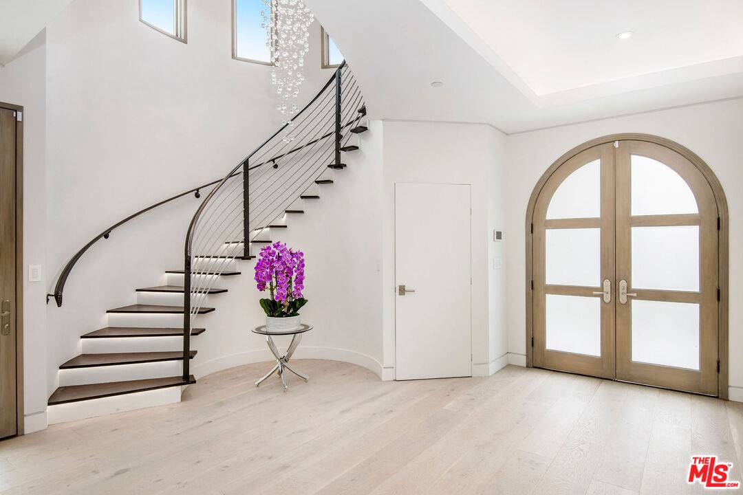 245  S La Peer Dr 4BR Beverly Grove La
