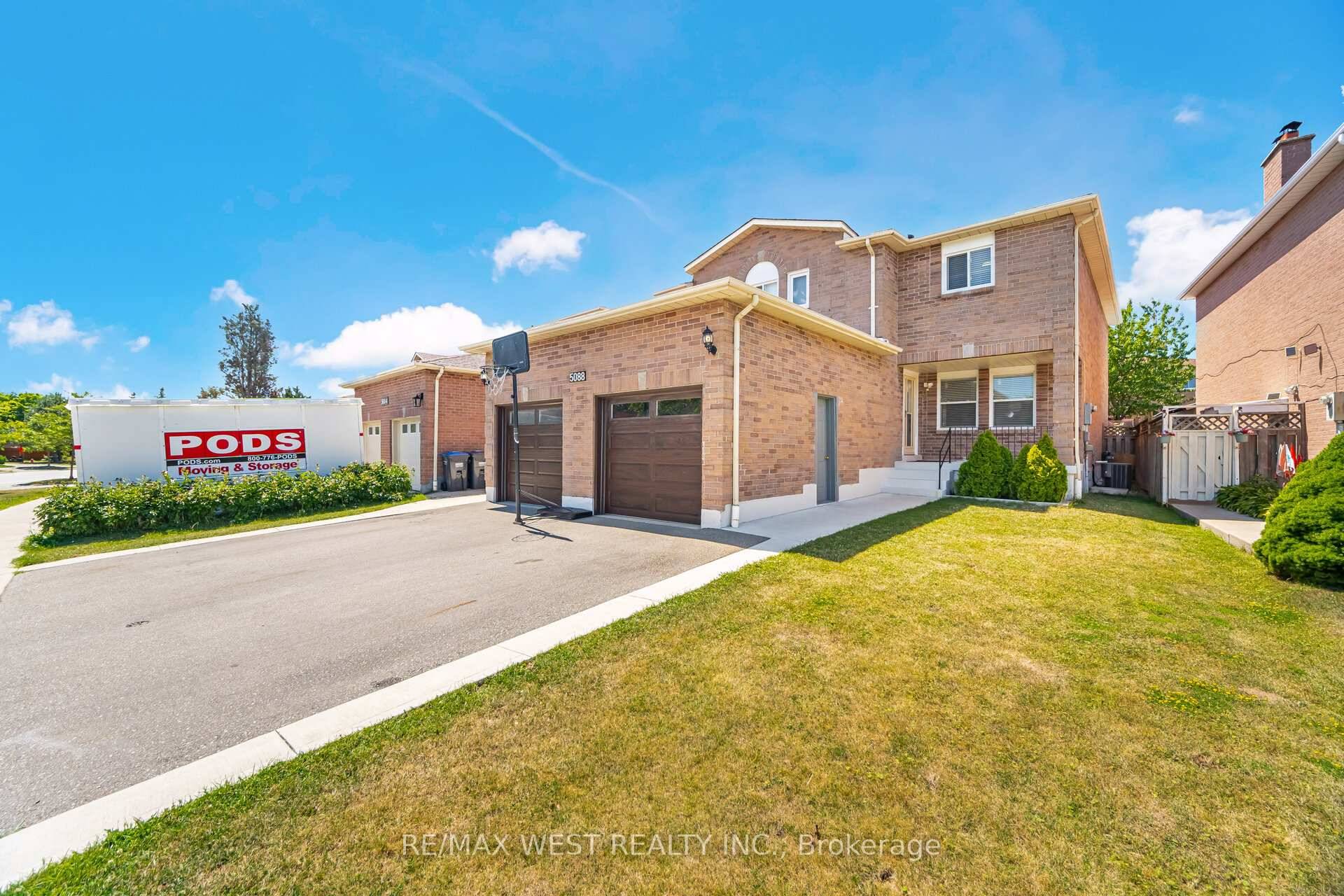 4 2 1 Bedrooms 4 Bathrooms Finished Basement with Separate Entrance Over 4, 000 sq ft of Living Space !