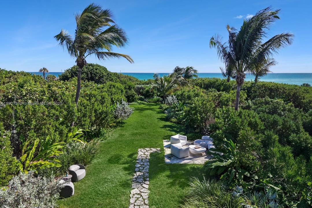 Introducing Co te de Mar, an icon on the beach.