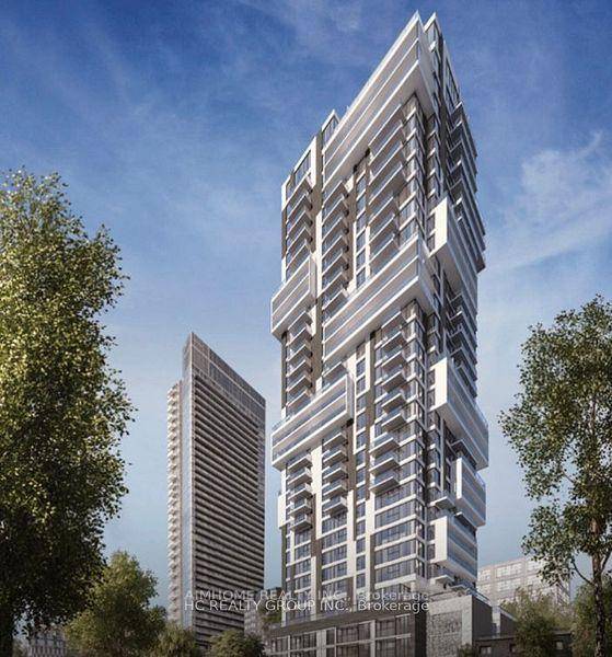 1 year New Ivy Condo ! Live in the heart of Downtown.