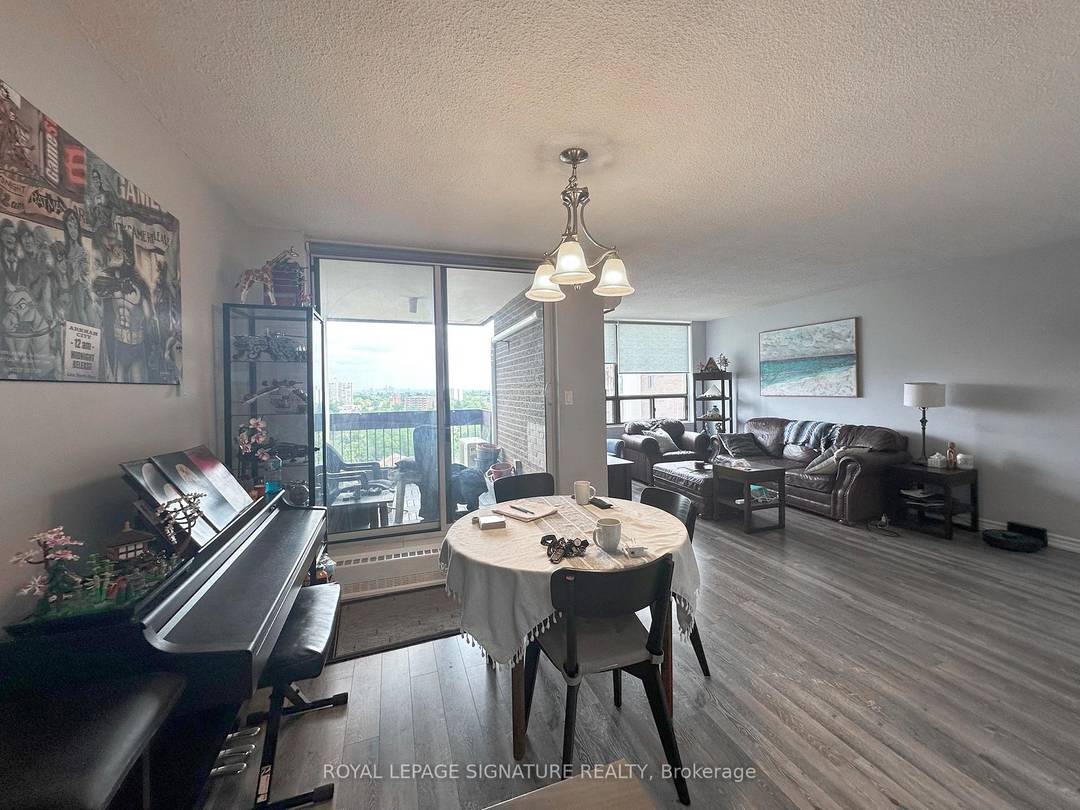 Beautifully renovated and move in ready 2 bedroom, 2 bath condo in a quiet building just 10 minutes from Square One.