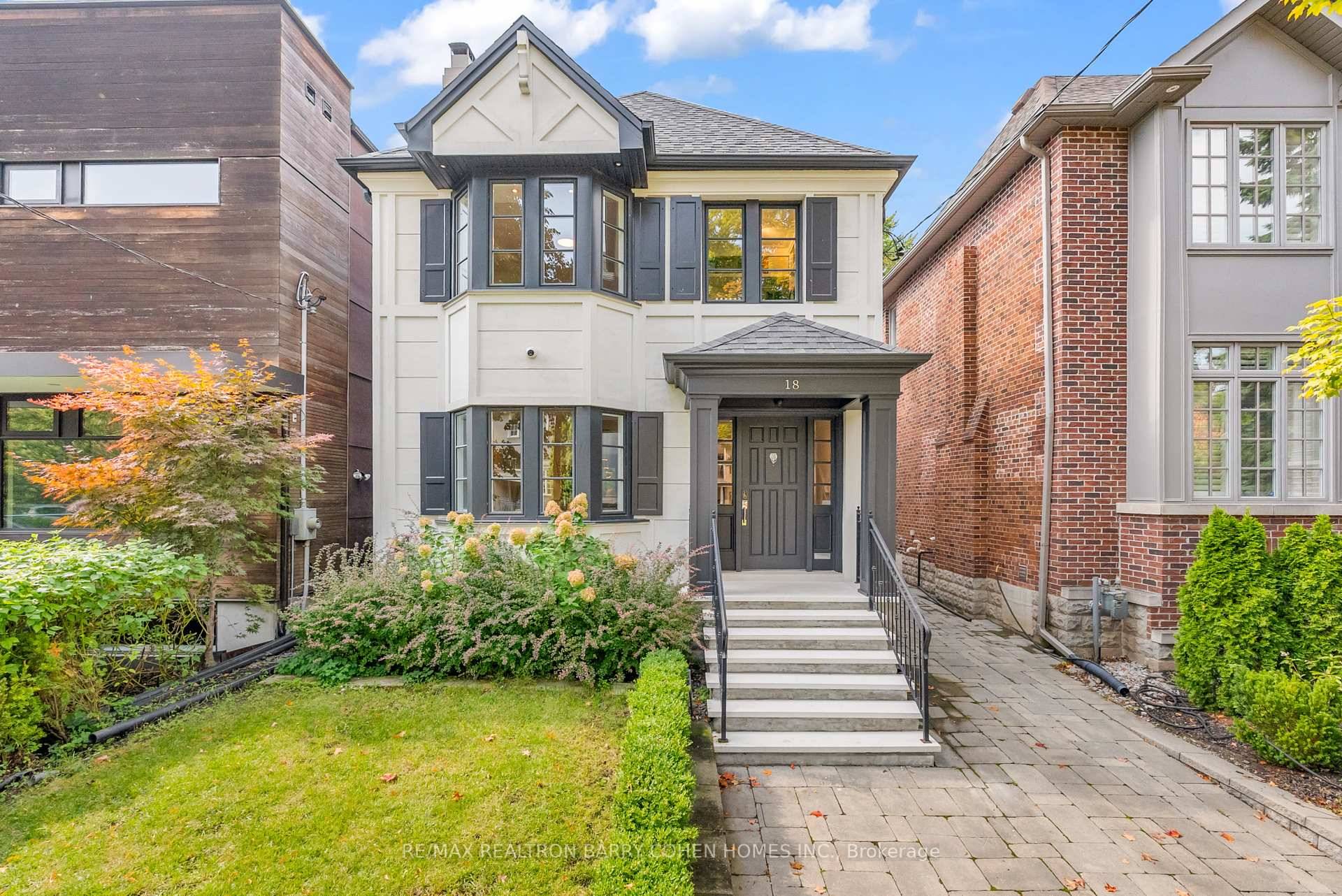 Gorgeous Upgraded Residence In Upscale North Rosedale Neighbourhood !