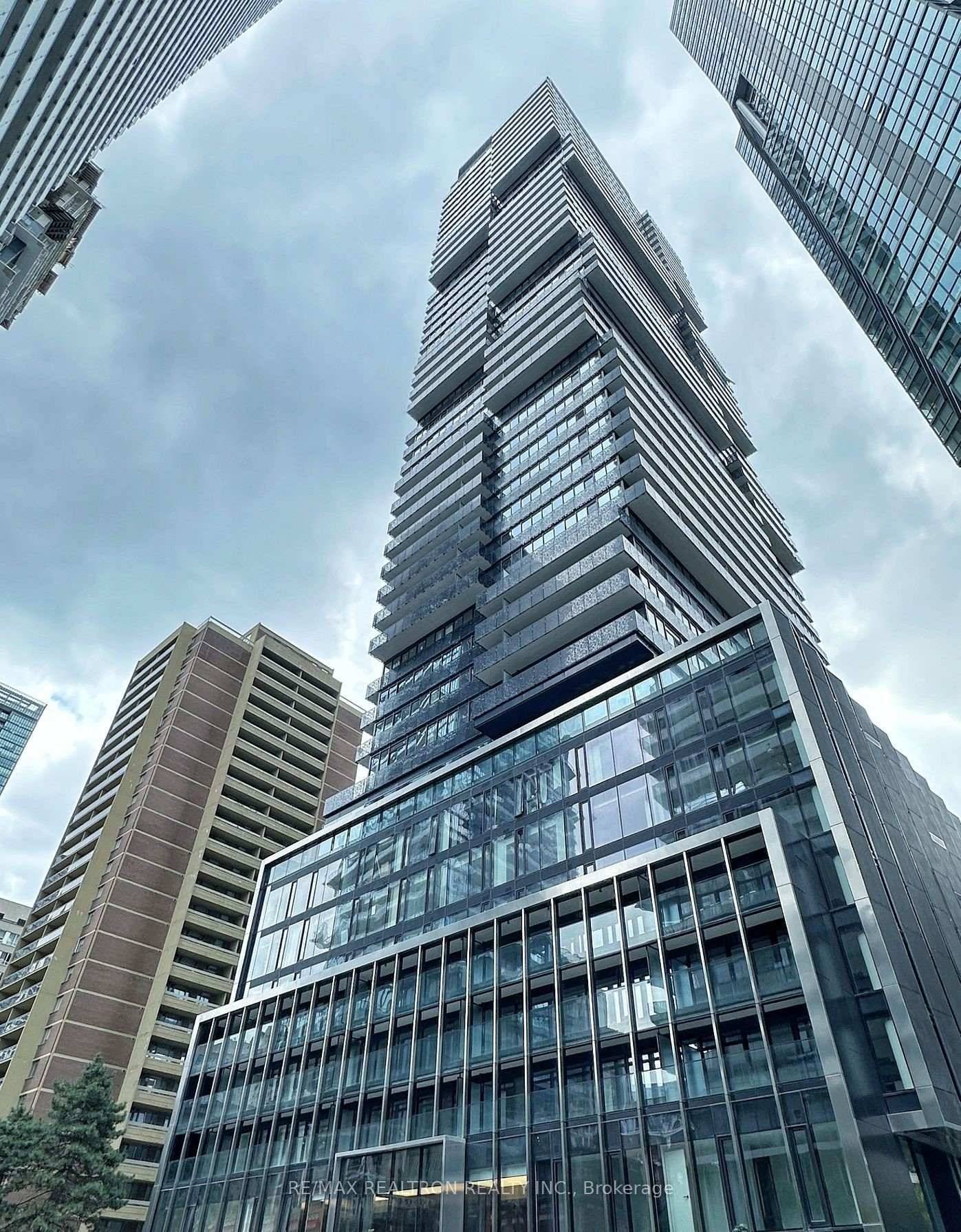 55 Charles reflects its celebrated surrounding.