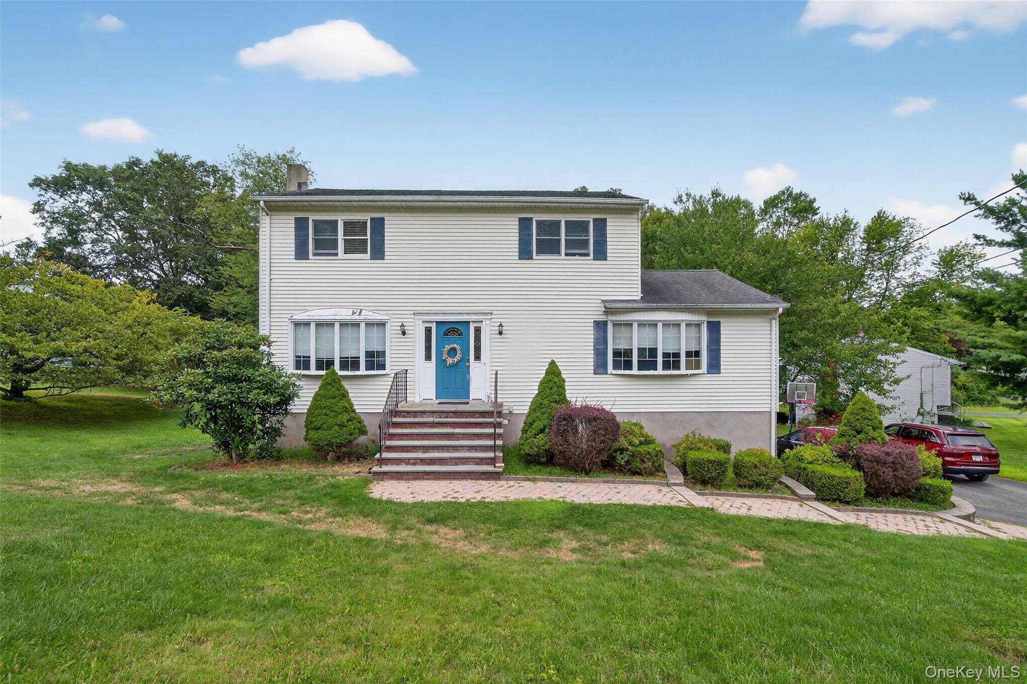 Meticulous 4 bedroom Colonial, Beautiful updated !