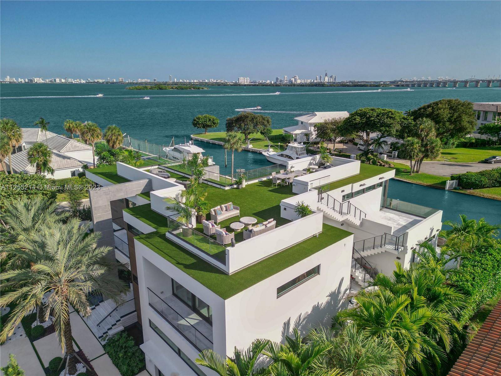 Introducing a stunning 2024 waterfront modern glass house !