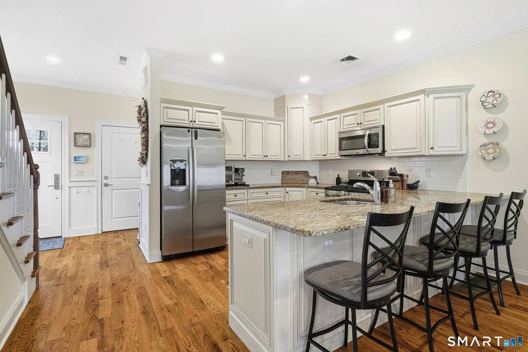 Stunning newer construction townhouse in desirable Silver Ledge !