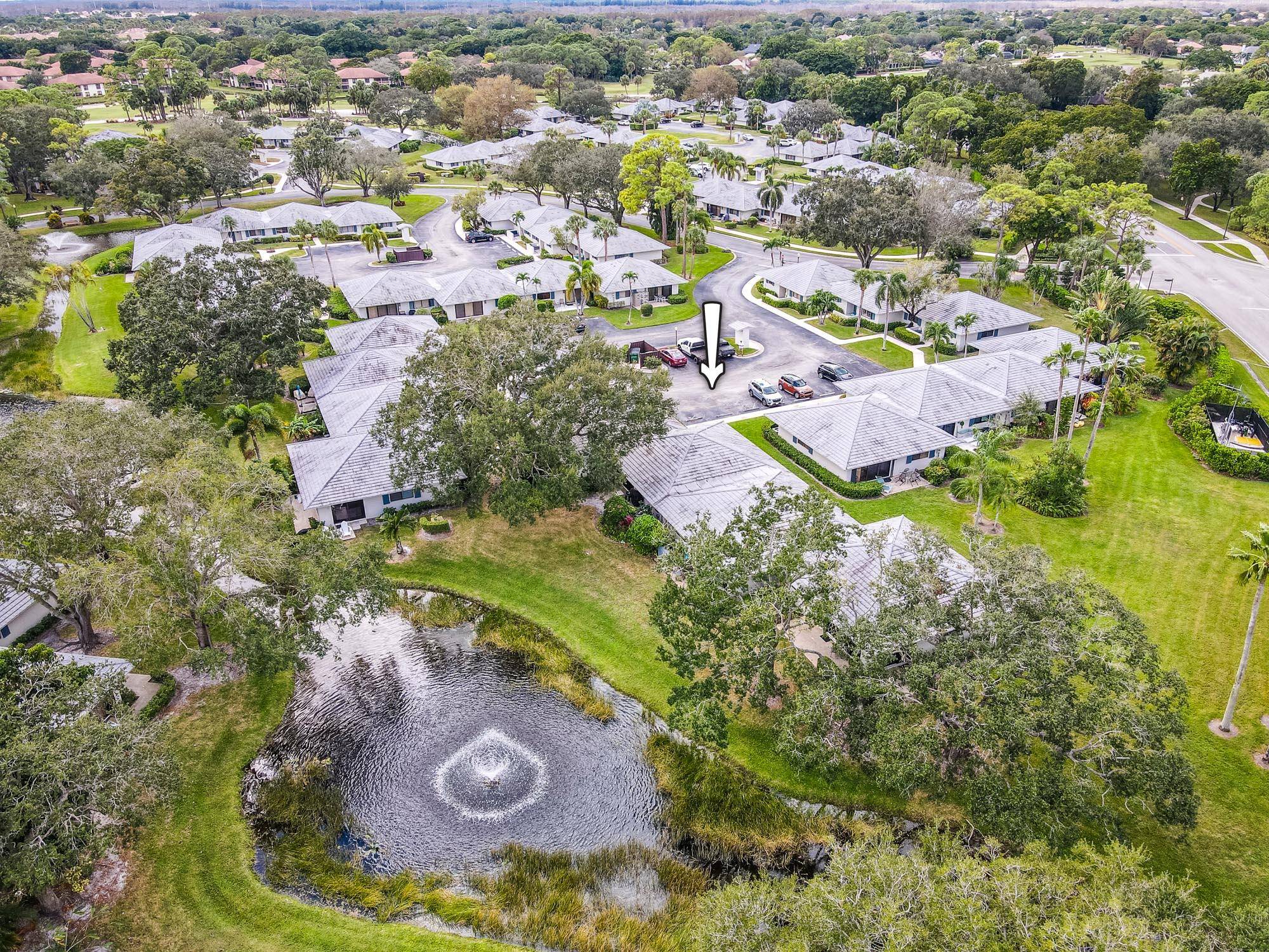 Discover this beautifully updated 2 bedroom, 2 bathroom home in the sought after PGA Club Cottages.