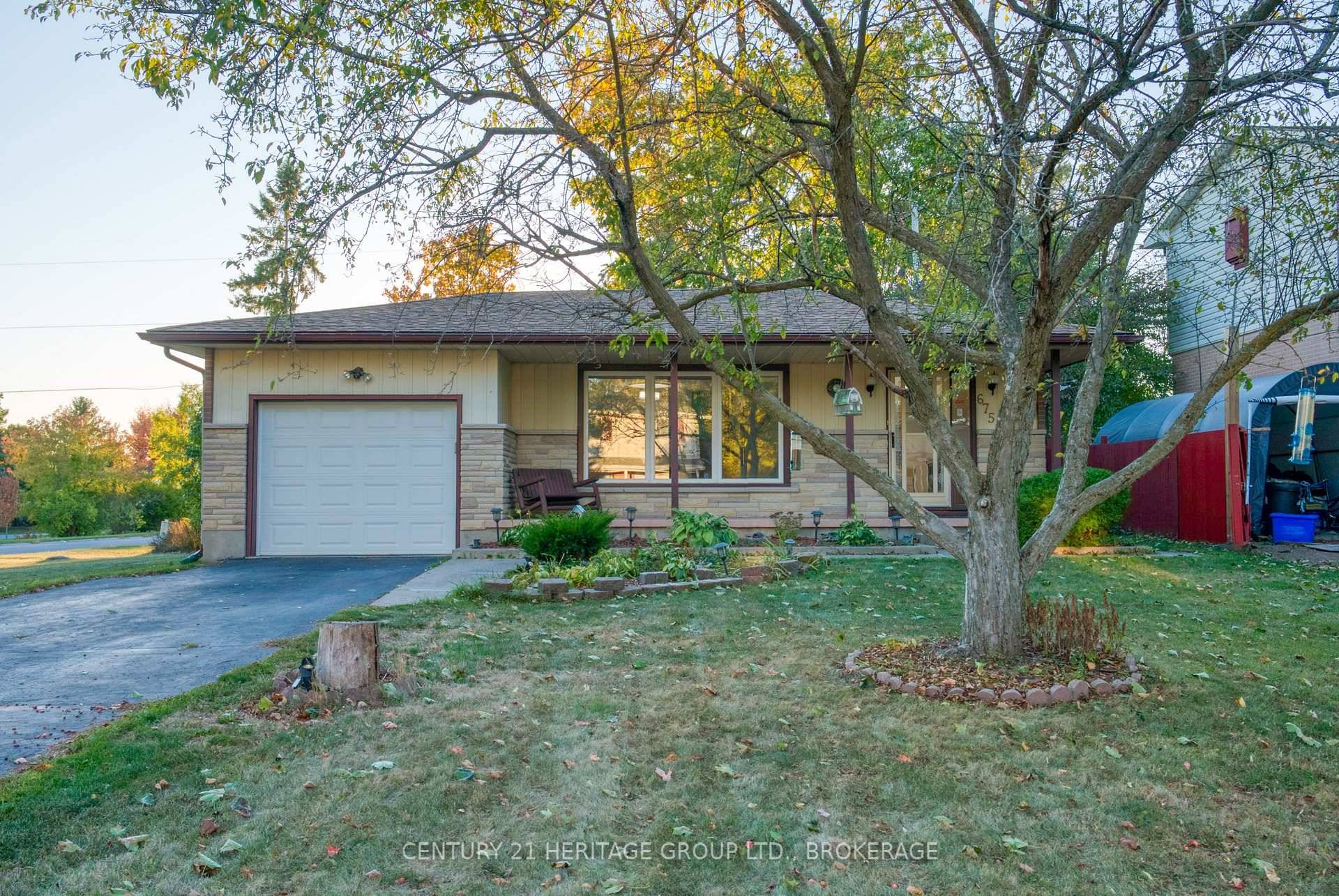 Step inside this charming, well maintained three level backsplit tucked away on a quiet street in Kingston's desirable Bayridge West neighbourhood.