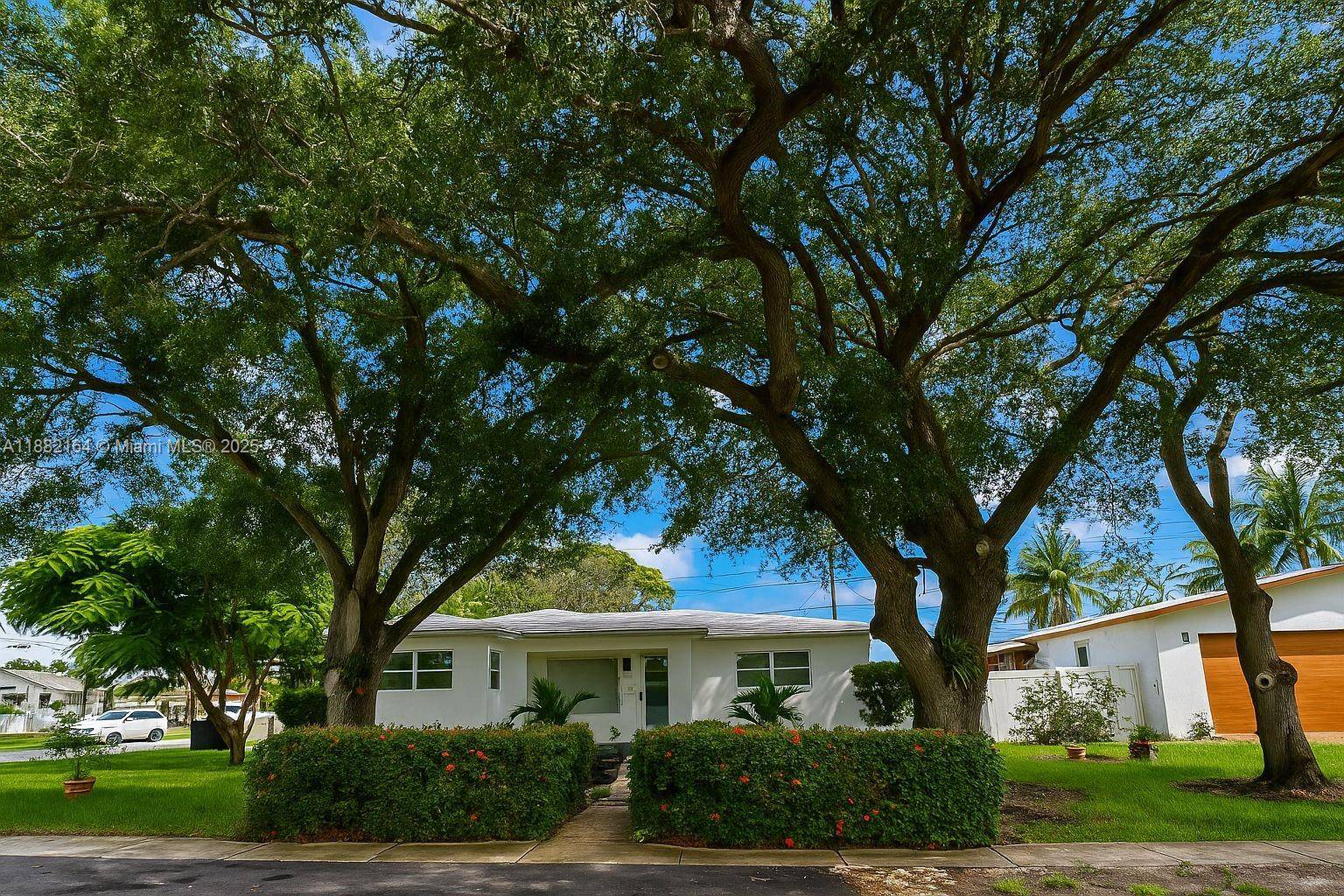Beautifully renovated home in Dania Beach !