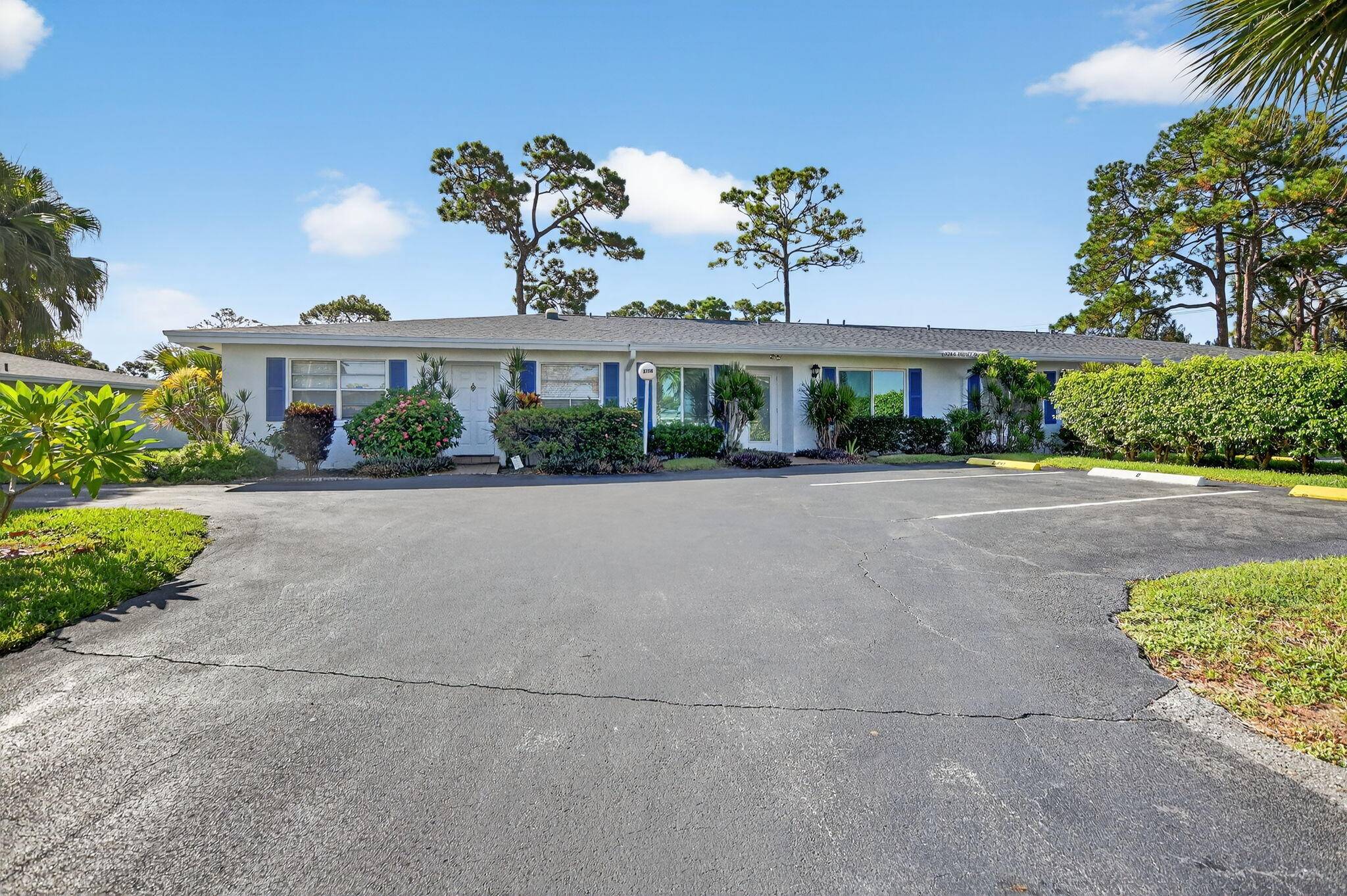2BR 2BA Corner Condo in 55 Bridgeview Delray Beach, FL Prime LocationOpportunity awaits in this spacious 2 bedroom, 2 bath corner unit in the sought after Bridgeview 55 community in ...