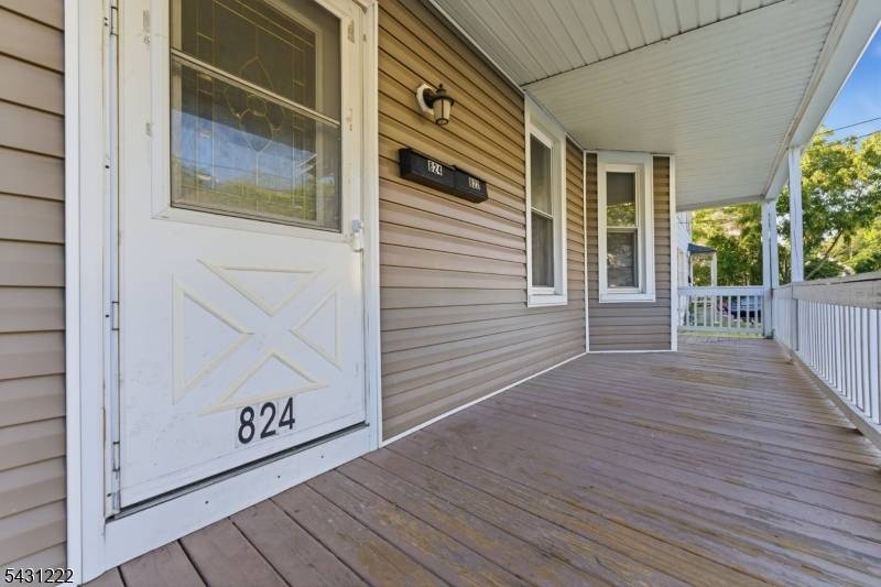 Welcome to 822 24 W 6th st.