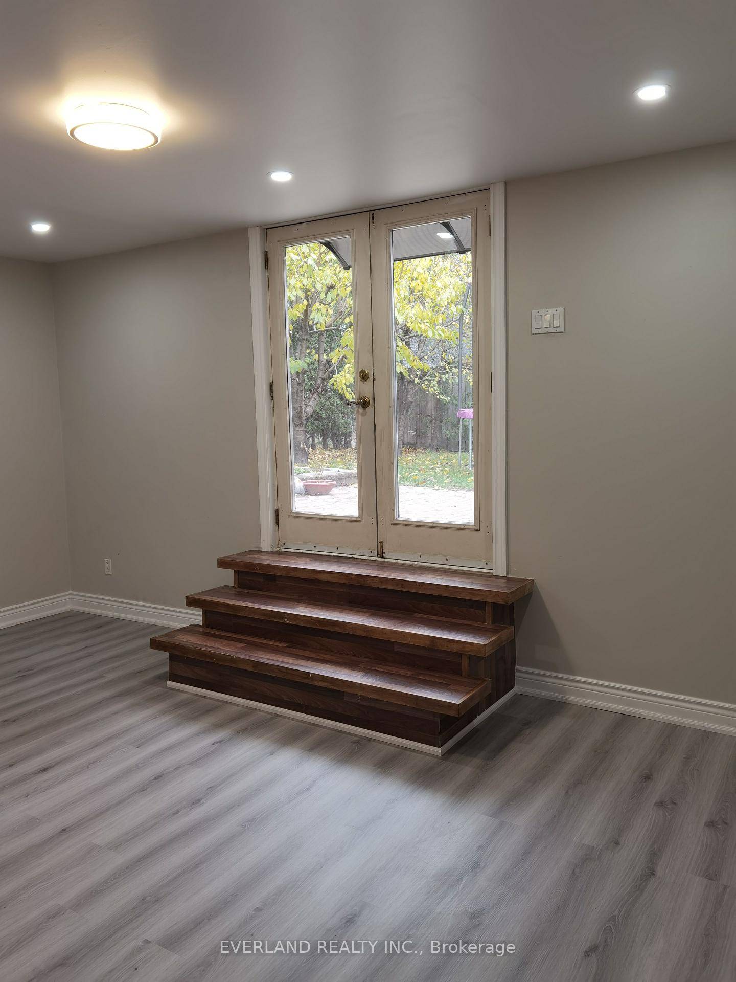 Renovated Walk Out Basement with 2 Bed Rooms, 1 Bath room, Separate Entrance, Separate Laundry