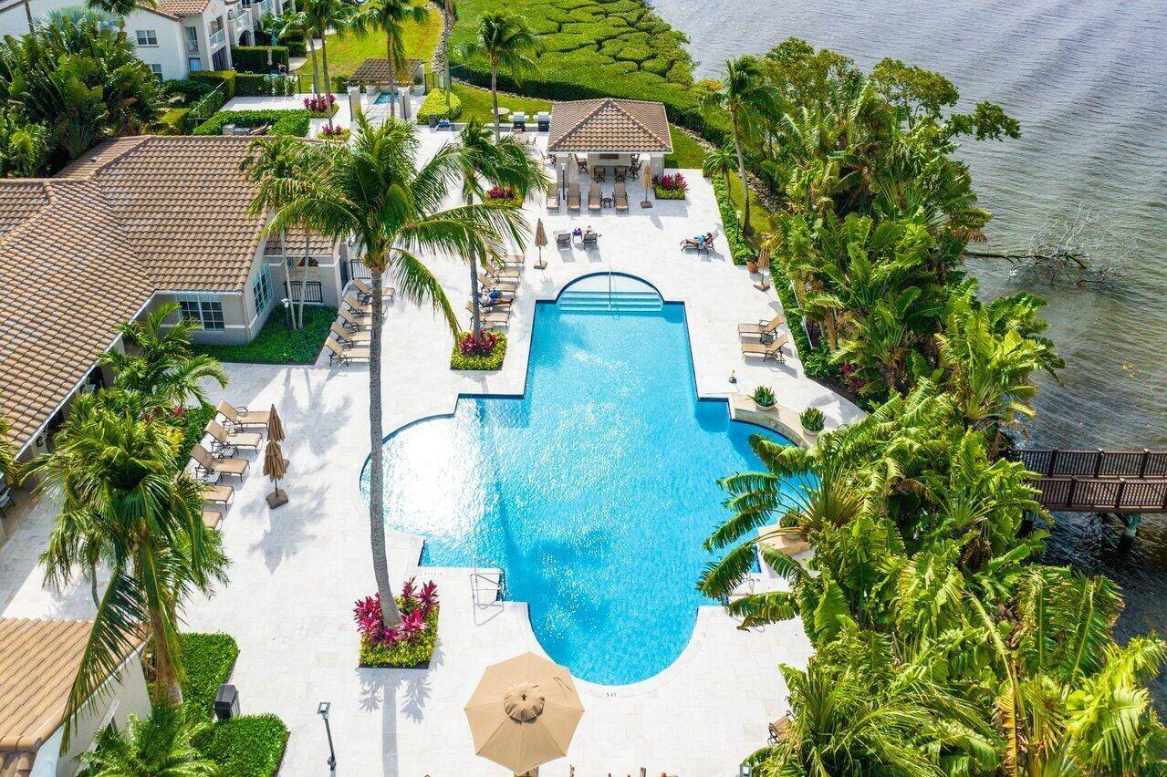 Welcome to the intracoastal gated community Highland Beach Club !
