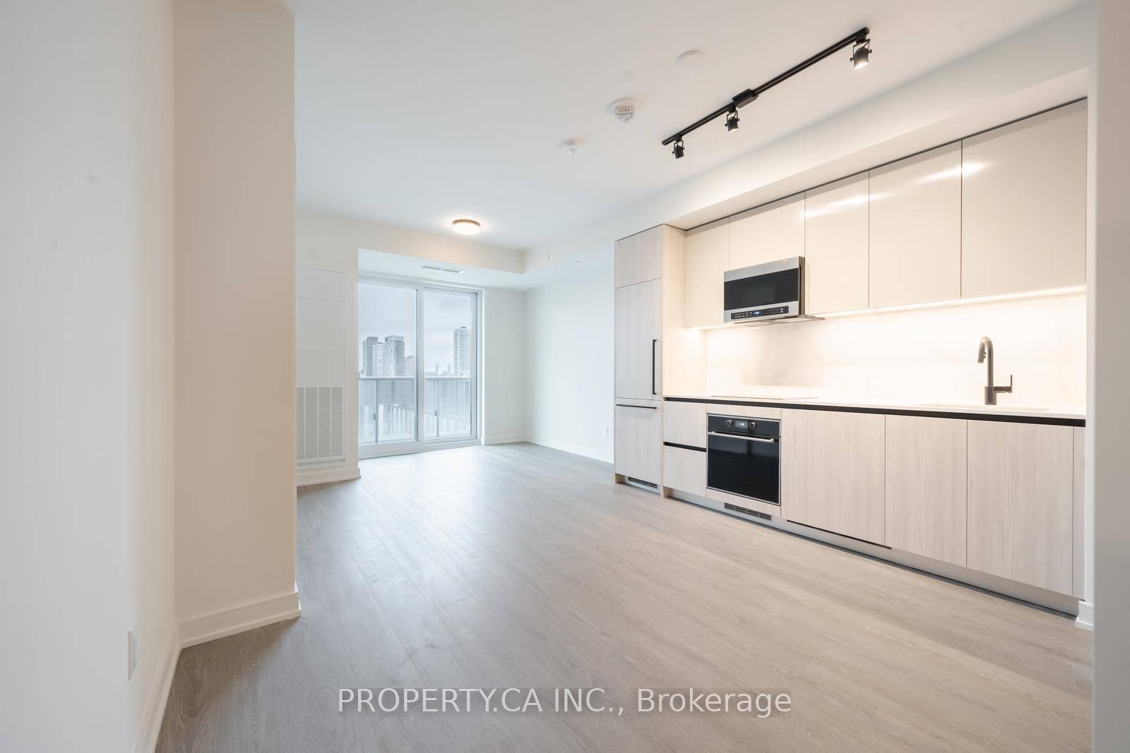 Don't miss this incredible opportunity to call the Canary District home !
