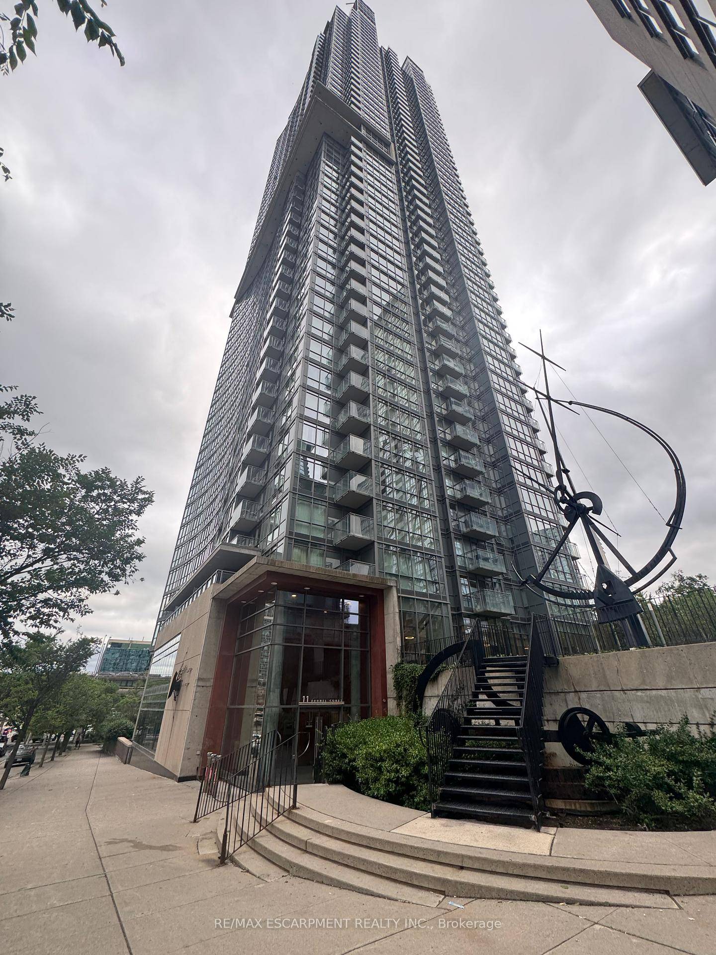 This bright, well maintained 1 Bedroom Den condo offers approx.