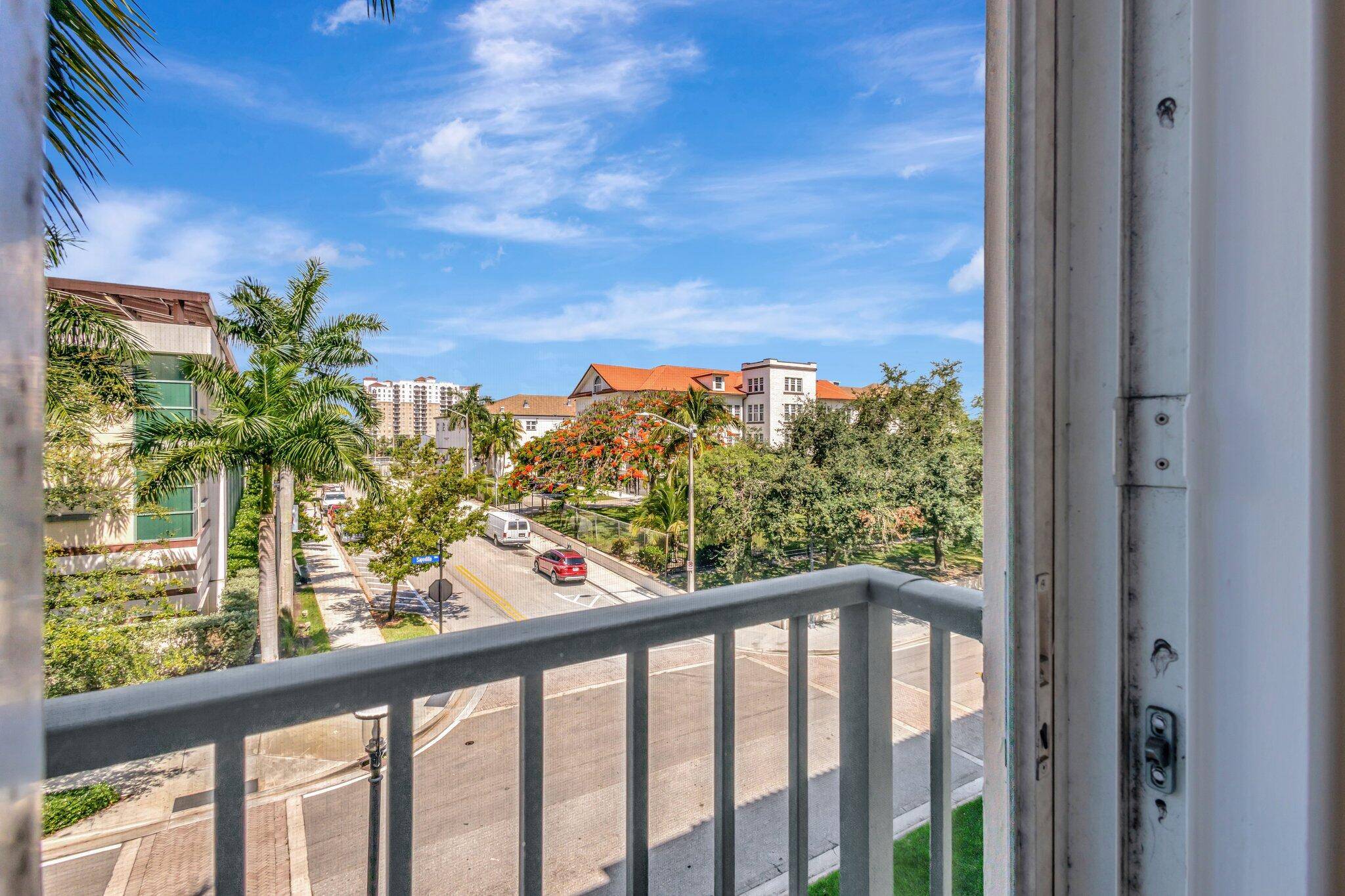 LOCATION, LOCATION, LOCATION, 1 BEDROOM, 756 SQ FT.