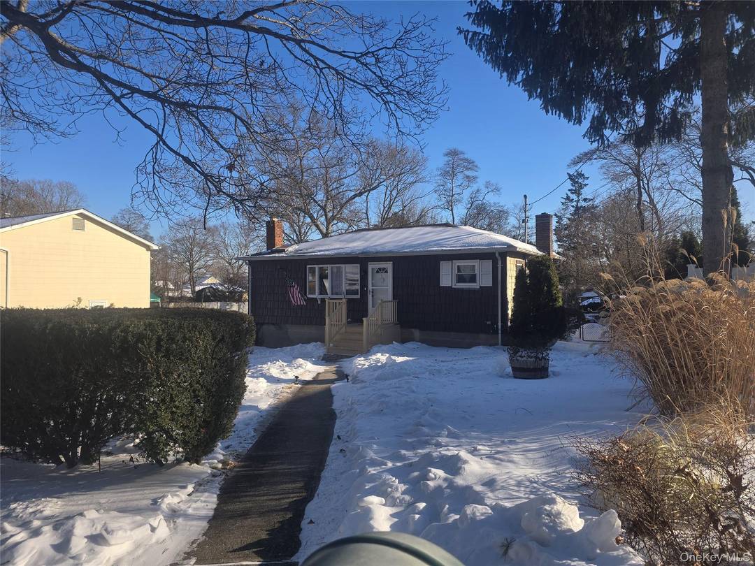 Great started home ! ! ! Possible 3 bedrooms.