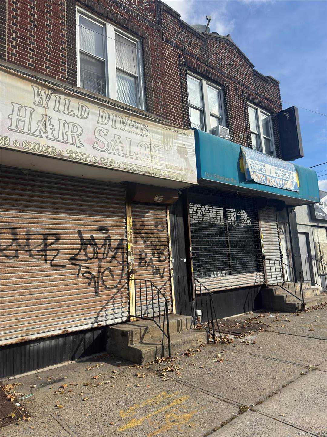 Store front in very in very high traffic area and convenient to shopping, transportation, major highways and JFK Airport !