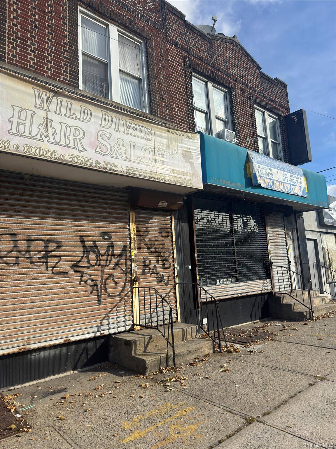 Store front in very in very high traffic area and convenient to shopping, transportation, major highways and JFK Airport !