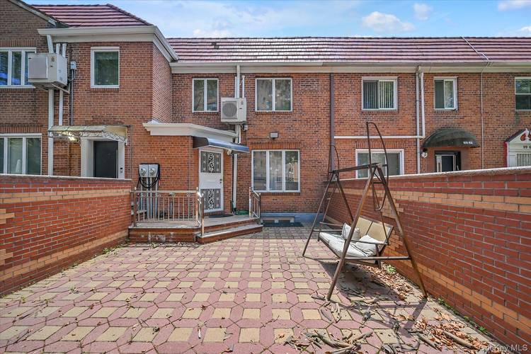 Step into this fully renovated 20 Footer attached house.