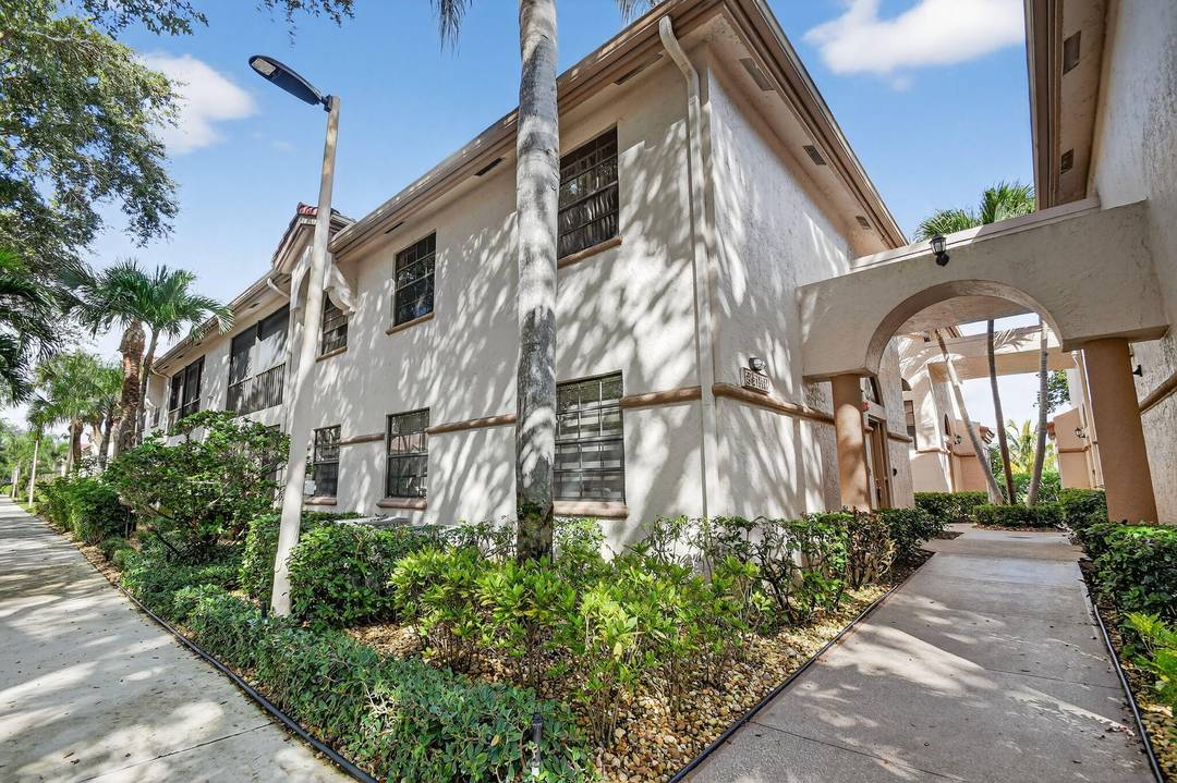 Welcome to this beautifully Grandi model located in the highly sought after gated community of Platina in Boynton Beach.