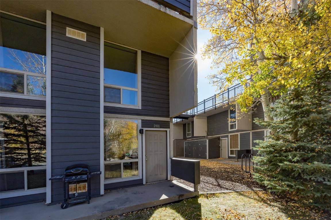 Great location in Dillon End corner townhouse style on ground floor at Orofino Condos.
