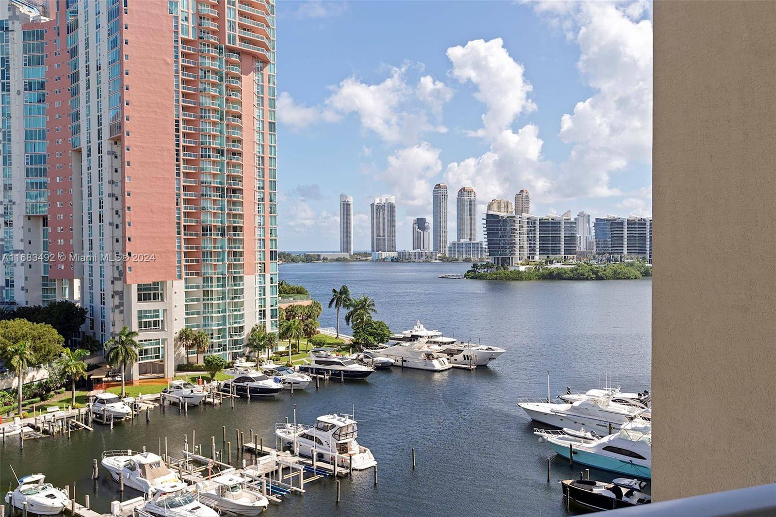 SHORT SALE ! ! ! 2 bedroom plus den, 3 full bathrooms at desirable Aventura Marina.