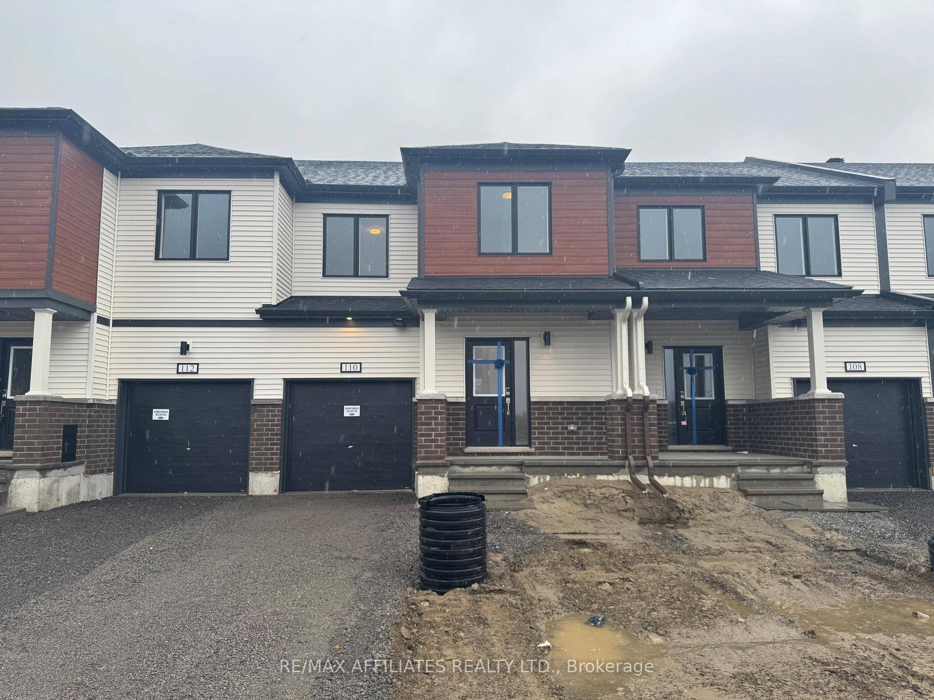 Be the first to live in this beautifully newly built home in the heart of Kemptville !