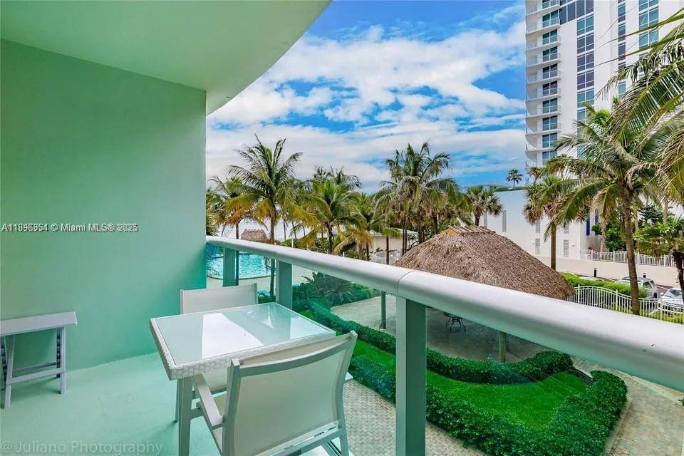 Welcome to the Tides Resort on Hollywood Beach !