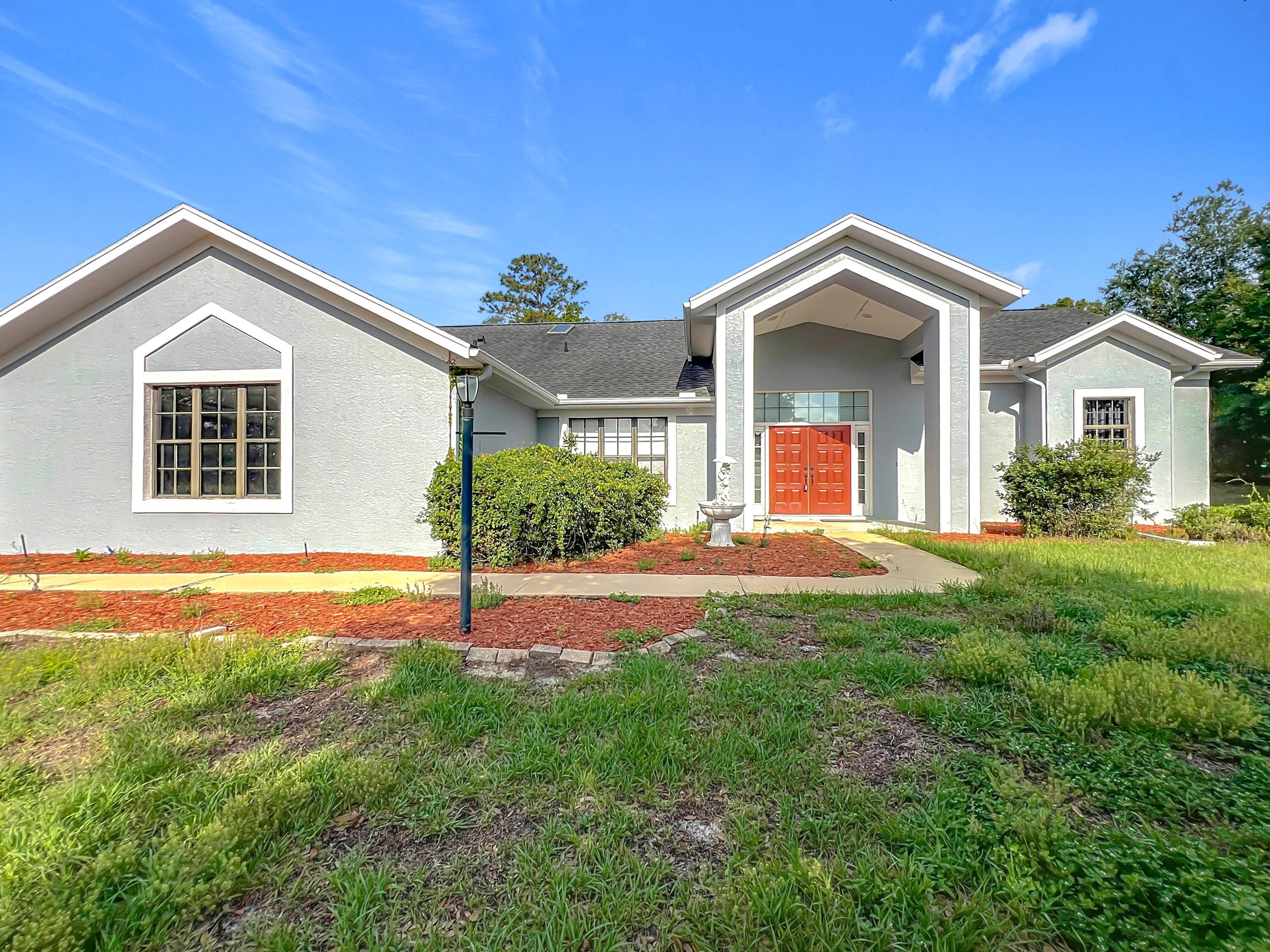 SELLER FINANCING AVAILABLE FINANCIAMIENTO DISPONIBLE 19, 999 Down 3, 140 Monthly Experience your dream oasis in the heart of Inverness !