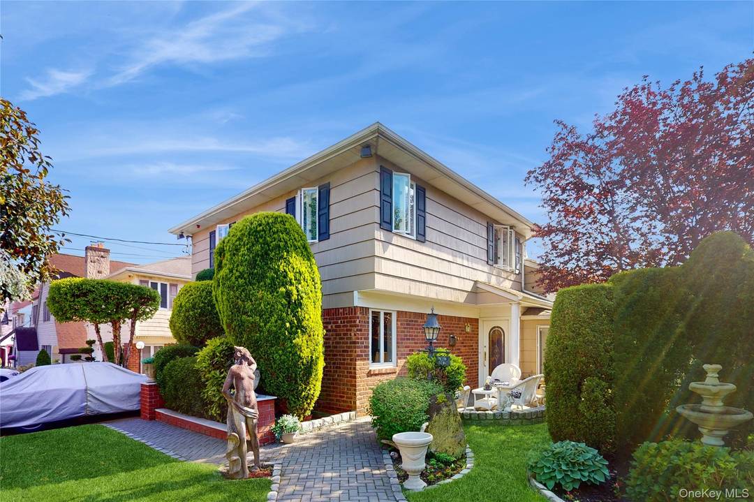 Unique Relaxed Luxury in the Heart of Town Spacious Home on Two Lots with Pool, Sunroom, and Prime Location Welcome to this beautiful 5 bedroom, 3 bathroom split level home, ...